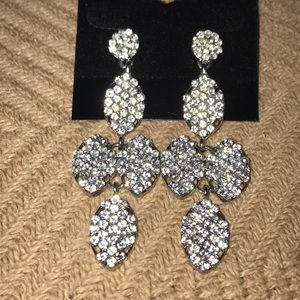 NWOT-Rhinestone Fashion Earrings
